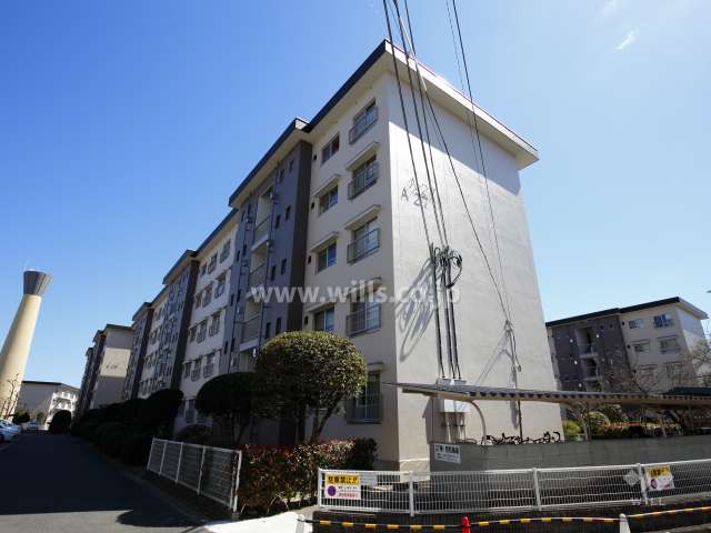 茨木郡山B住宅A27棟の外観（北西側から）
