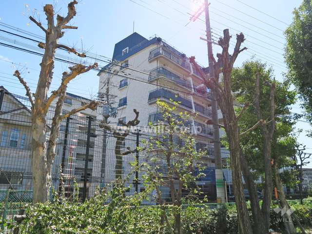 秀和南茨木レジデンスの外観（北西側から）