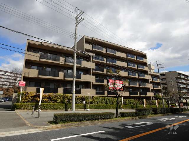 サンリーノ逆瀬川野上サウスコートの外観（南西側から）