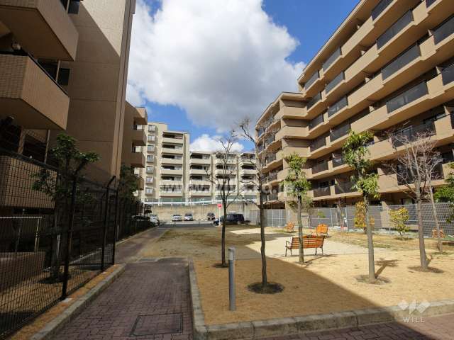 敷地中央にあるセンターガーデン（消防活動空地）