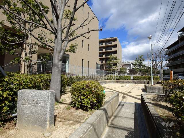 敷地に隣接して野上第三公園（自主管理公園）があります。