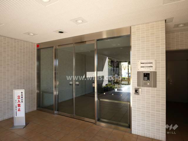 エントランスはオートロック付き