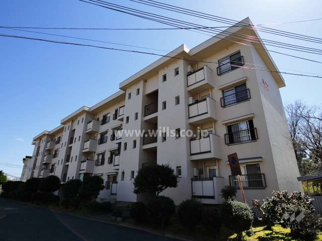 茨木郡山A住宅A22棟の外観（北西側から）