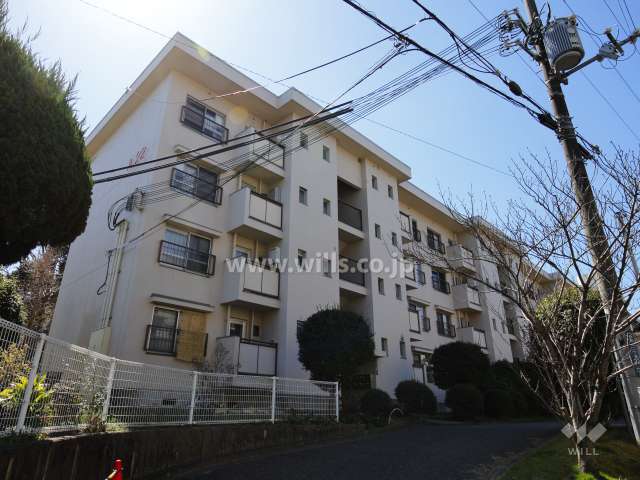 茨木郡山A住宅A22棟の外観（北東側から）