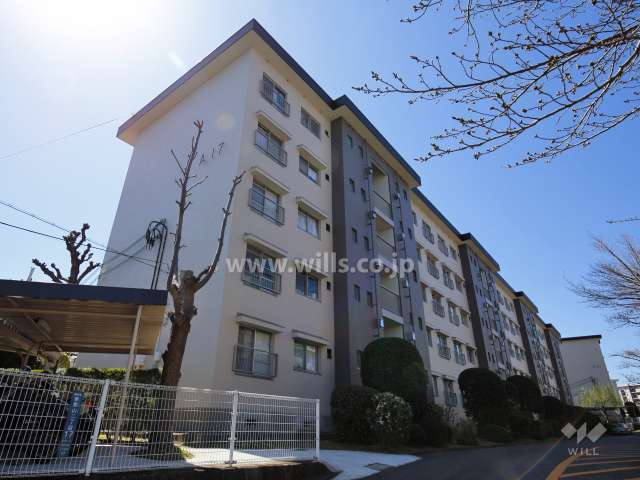 茨木郡山B住宅A17棟の外観（北東側から）