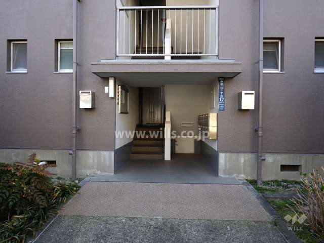 A17棟の住戸出入り口（共用ポスト）