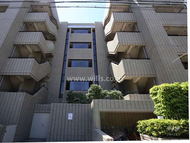 外壁は高級感のあるタイル張りです。