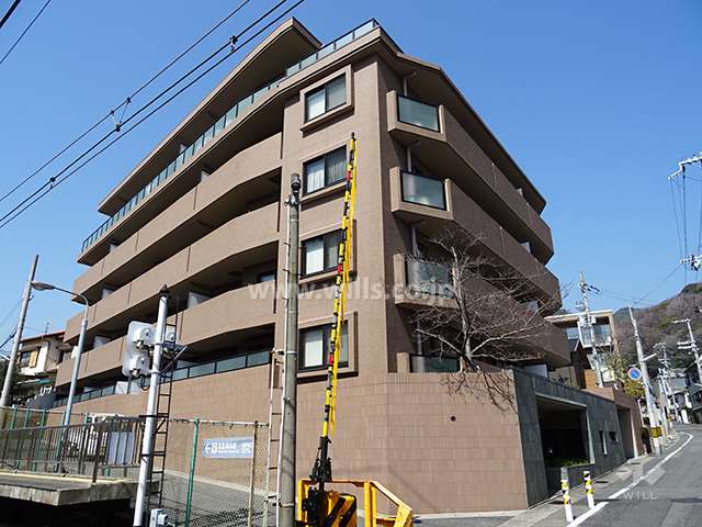 ジオ阪急岡本の外観（南東側から）