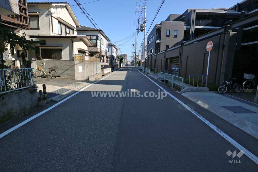 敷地北側の前面道路