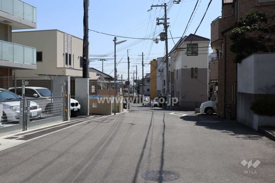 西側前面道路(北側から)