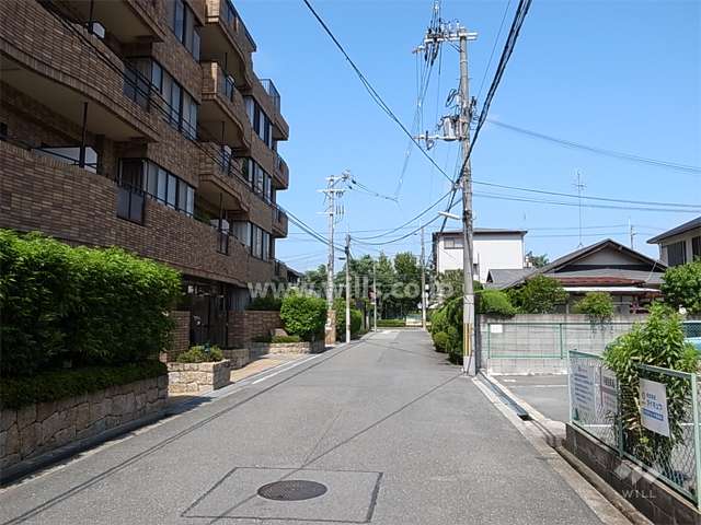 周辺は区画の整った静かな住宅地。すぐ東側には大曽公園があります。