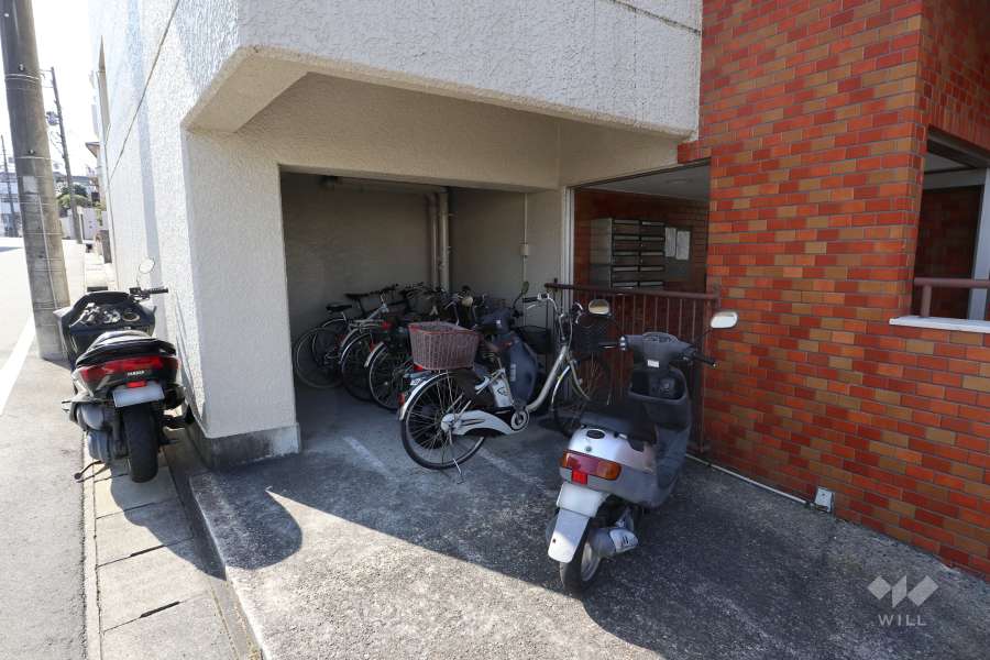 駐輪場とバイク置場