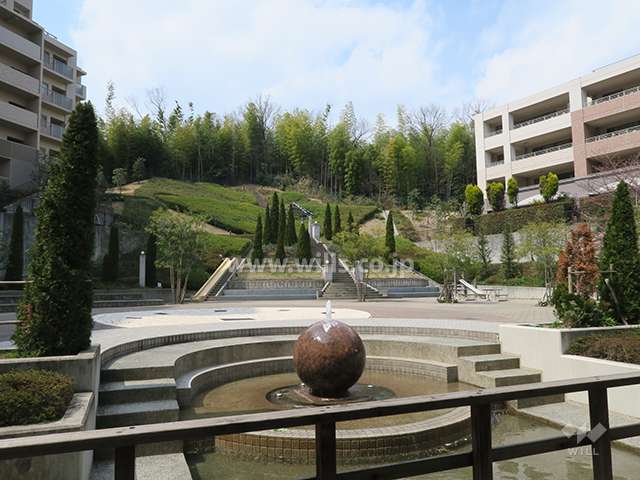 ビューデッキから望む敷地内庭園
