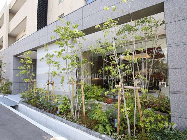 外から見たエントランスホール
