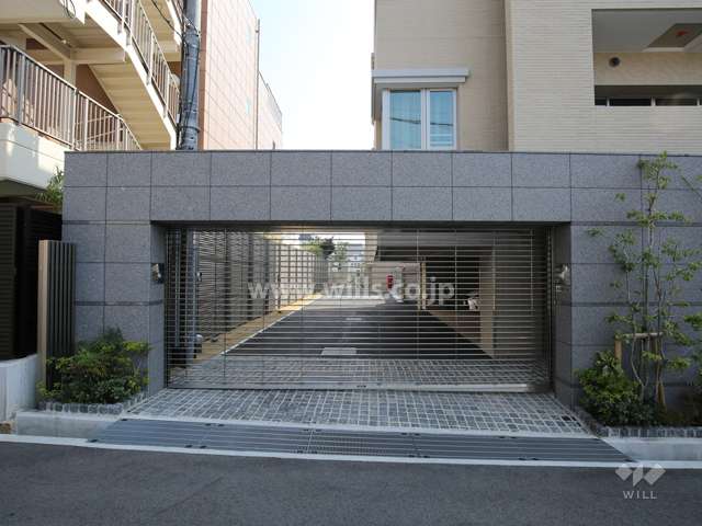 駐車場の出入り口（リングシャッター付き）