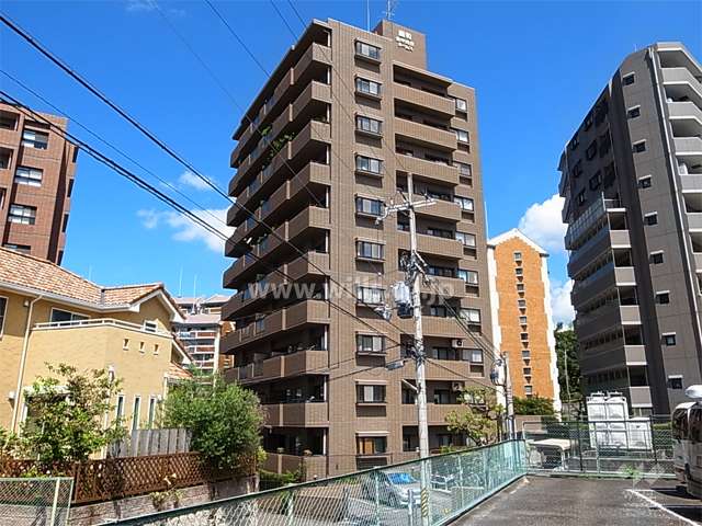 藤和豊中向丘ホームズの外観（南東側から）