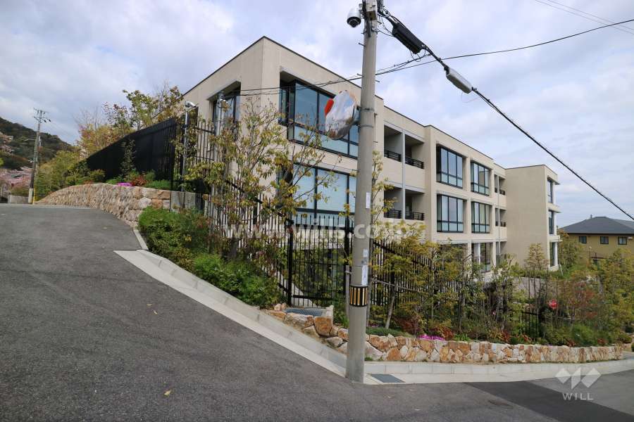 グランドメゾン山芦屋の外観（南西側から）