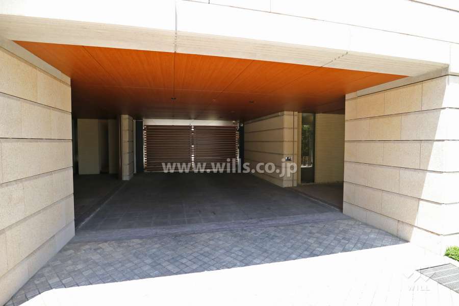 駐車場の出入り口