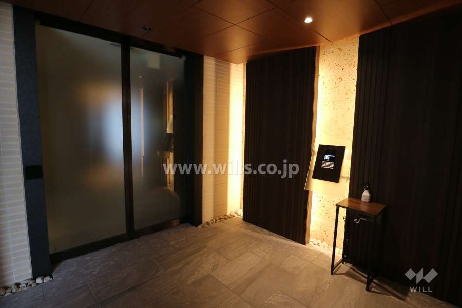 エントランスはオートロック付きです。