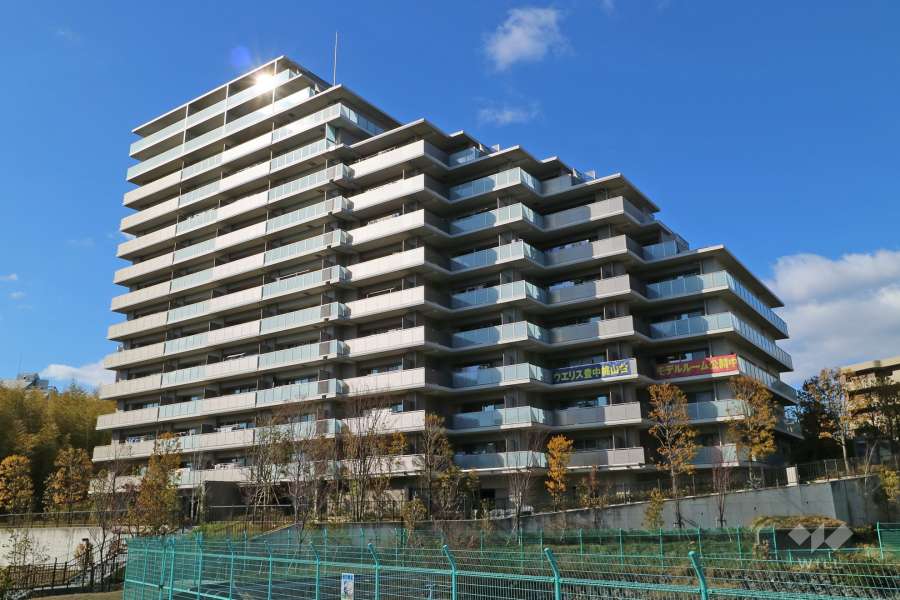 ウエリス豊中桃山台の外観（南東側から）
