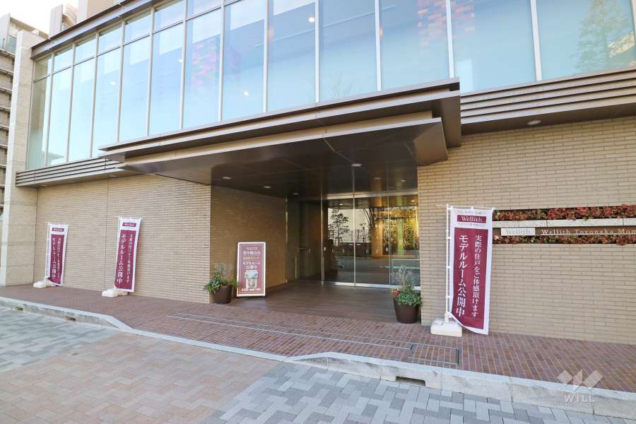 東側エントランス