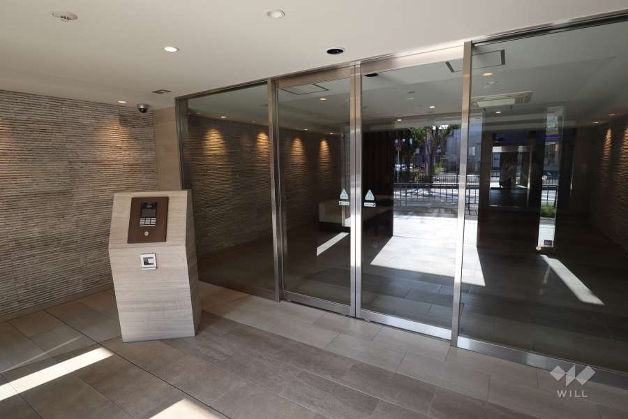 エントランスはオートロック付きです。