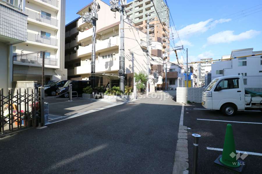 敷地東側の前面道路