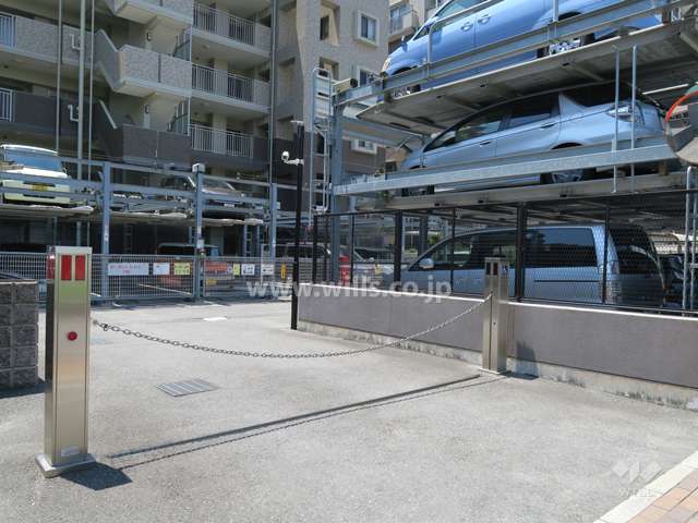 敷地内駐車場(屋外機械式)出入り口はロボットゲート付きです。