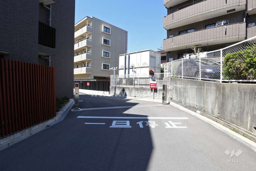 駐車場出入り口
