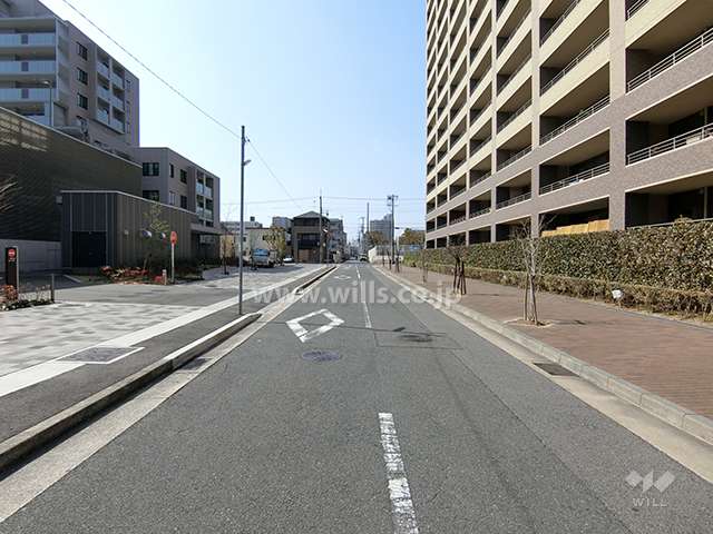 敷地北側の前面道路