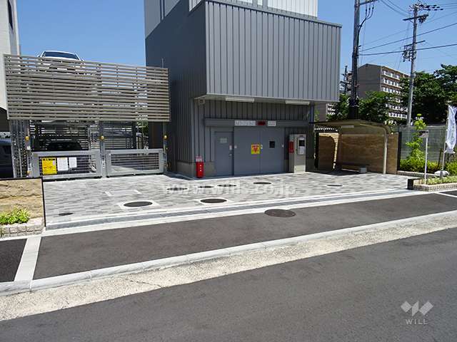 駐車場出入り口