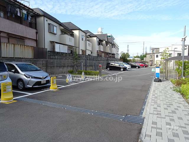 駐車場出入り口（ロボットゲート付き）