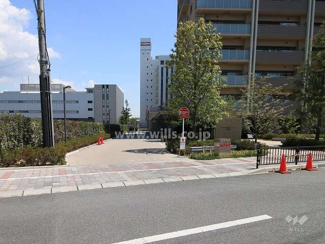 駐車場出入り口