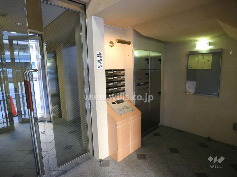 エントランスはオートロック付きです。