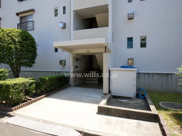 69棟の住戸出入り口（共用ポスト）