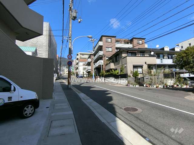 敷地北東側の前面道路