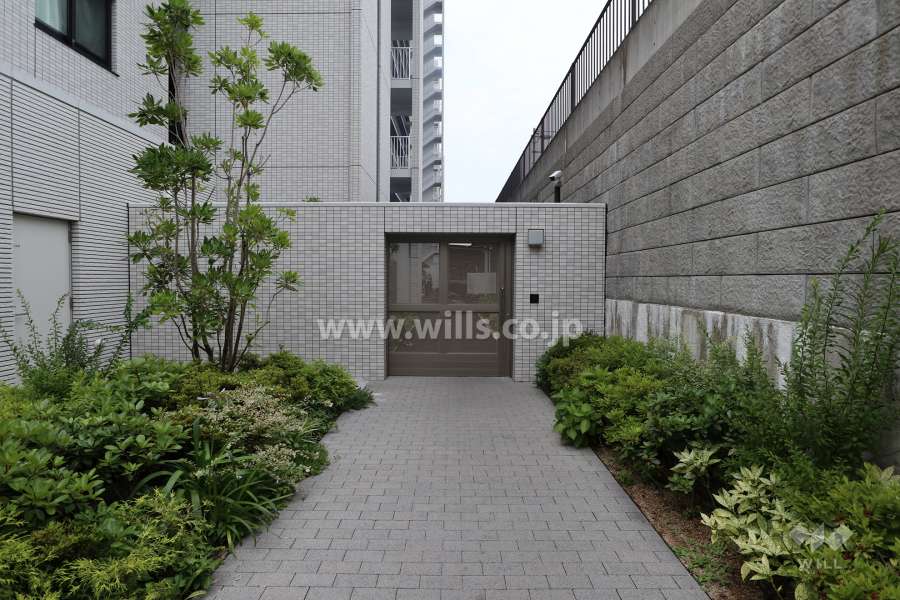 駐輪場へのアプローチ