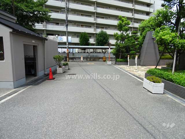 敷地南側の前面道路