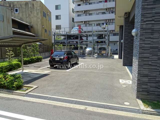 駐車場出入り口