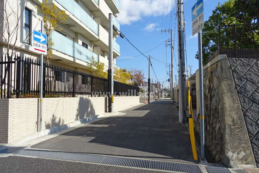 敷地南側の前面道路