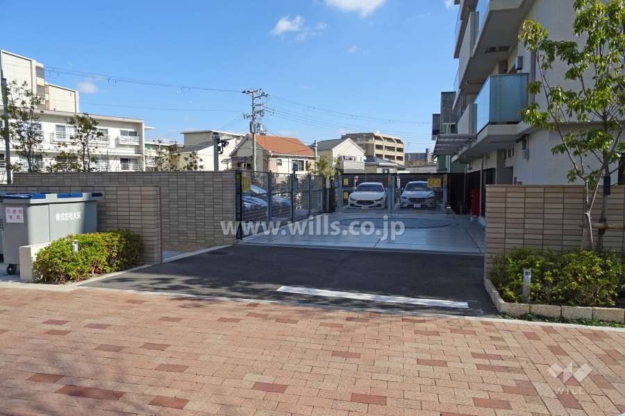 駐車場出入り口