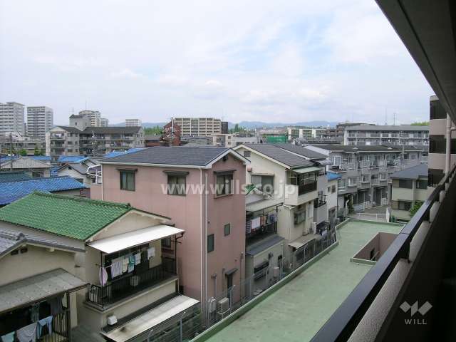 周辺は一戸建てが中心に立ち並ぶ住宅地