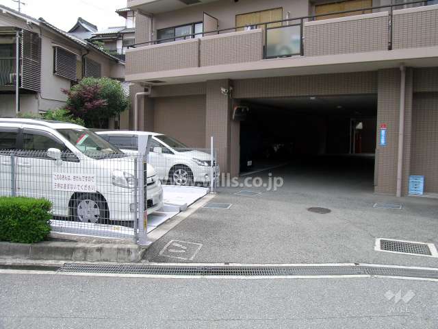 敷地内の駐車場
