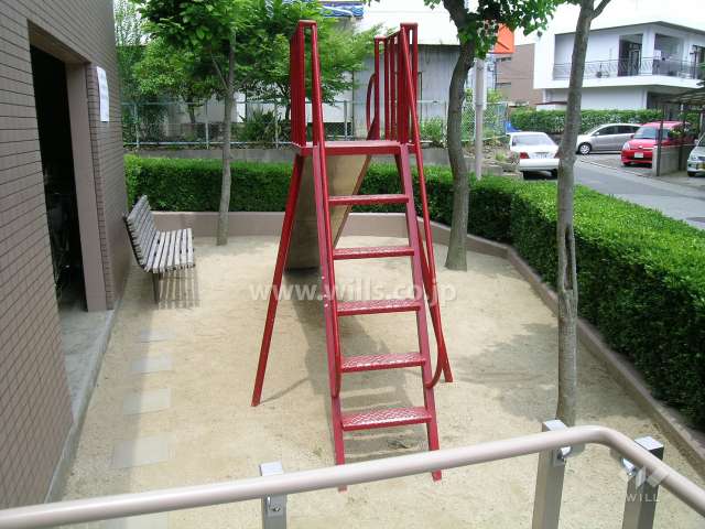 敷地内にある小さな公園