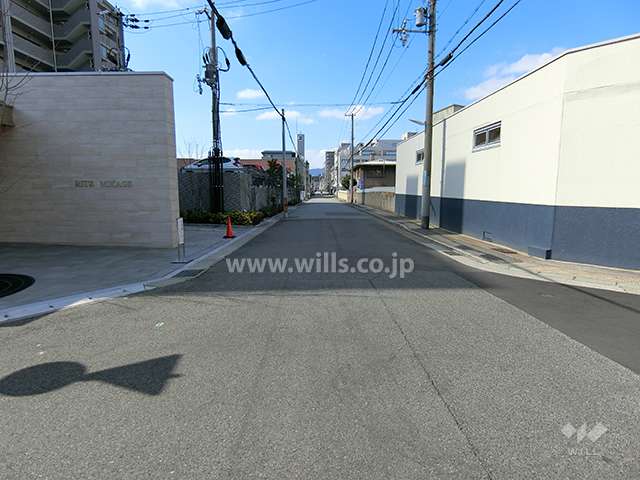 敷地北側の前面道路