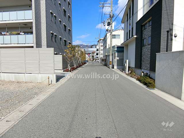 敷地東側の前面道路