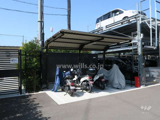 エントランスはオートロック付きです。