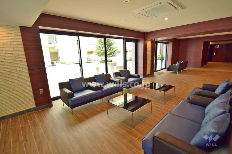 エントランスホールには談話スペースが設けられています。