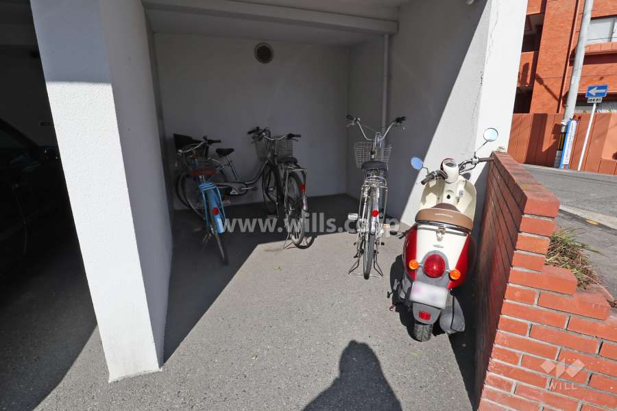 駐輪場とバイク置場