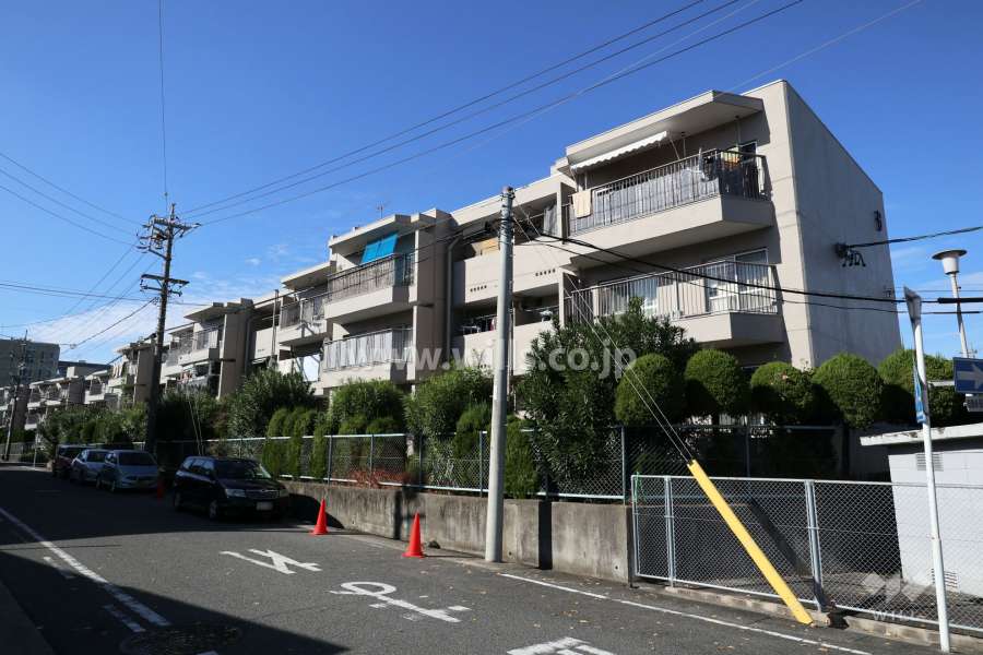 平和が丘住宅六号棟の外観(南東方向から)